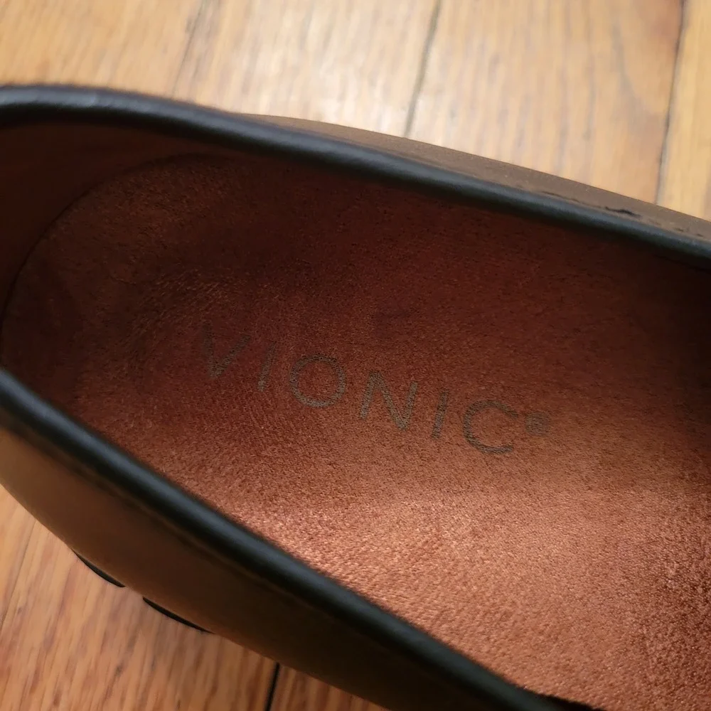 Vionic Elodie Black Leather‎ Lug Sole Platform Loafers 6 Slip On Shoes Academia